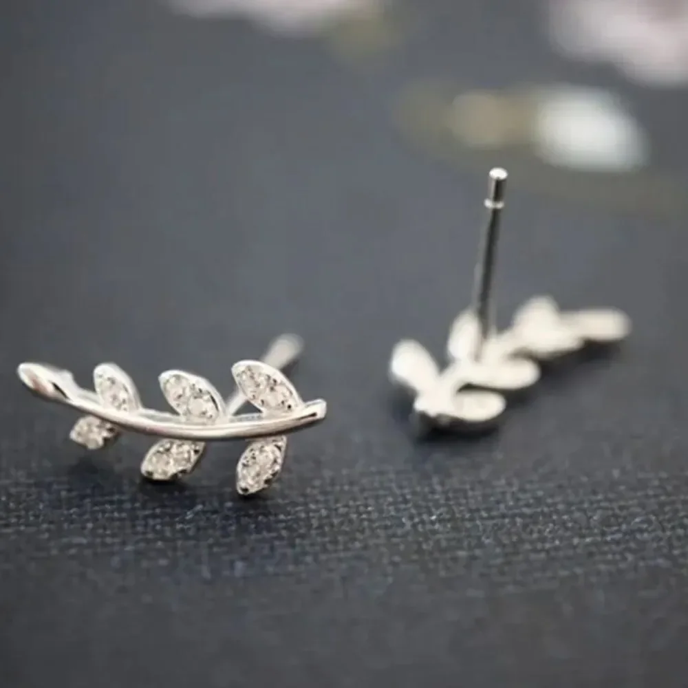 The Mini Leaf dainty stud earrings in cubic zirconia and 925